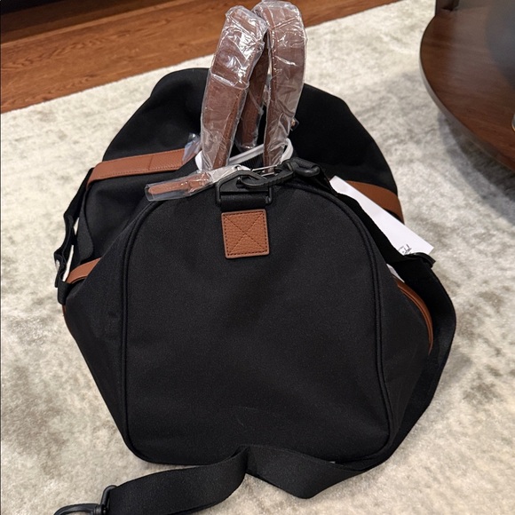 MWT Herschel Novel Carry On Duffle NWT Black/tan - Picture 5 of 6